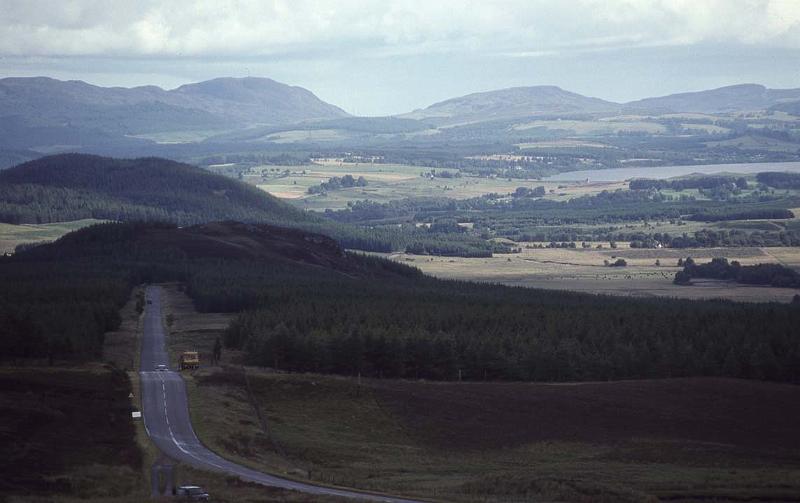 RWT 0351 359-22 UK by Loch Ness.jpg